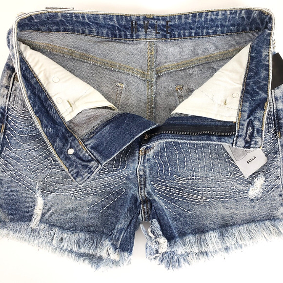 NEW!! Hale Bella SIZE 28 Embroidered High Rise Denim Jean Shorts Blue Festival - Picture 2 of 12